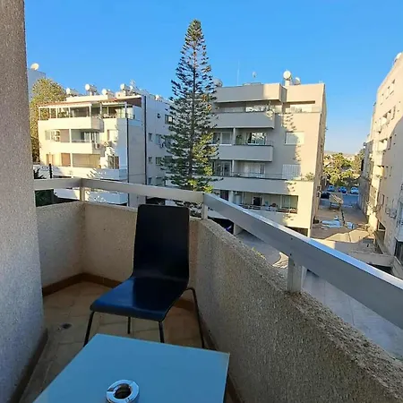 Center And Supermarket Walking Distance *