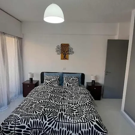 Center And Supermarket Walking Distance *