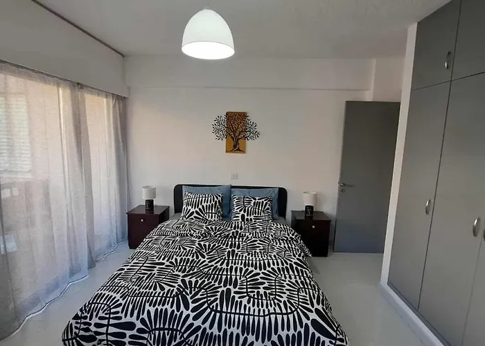 Center And Supermarket Walking Distance *